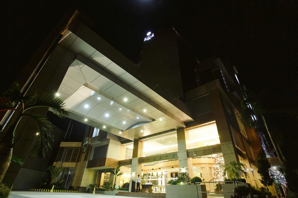 Big 8 Corporate Hotel Tagum Екстер'єр фото
