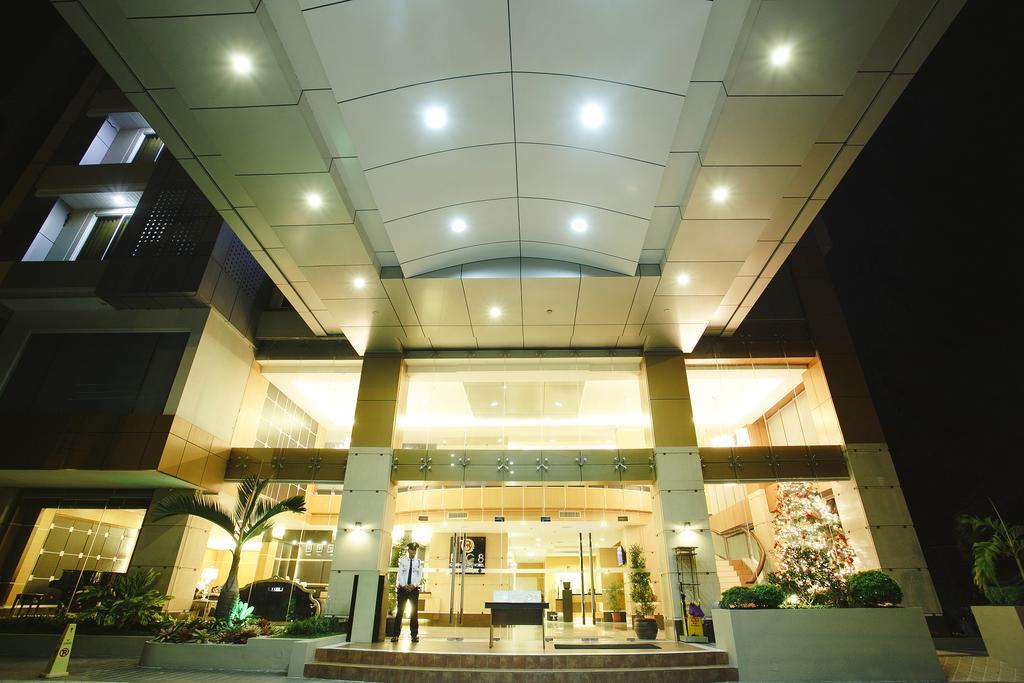 Big 8 Corporate Hotel Tagum Екстер'єр фото