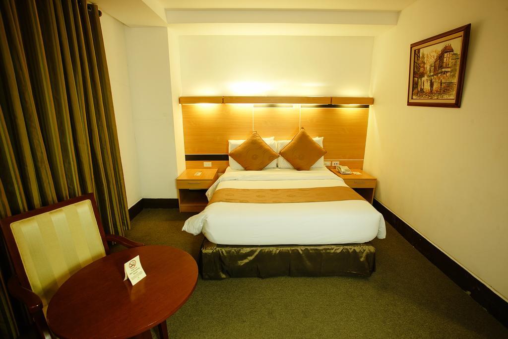 Big 8 Corporate Hotel Tagum Екстер'єр фото