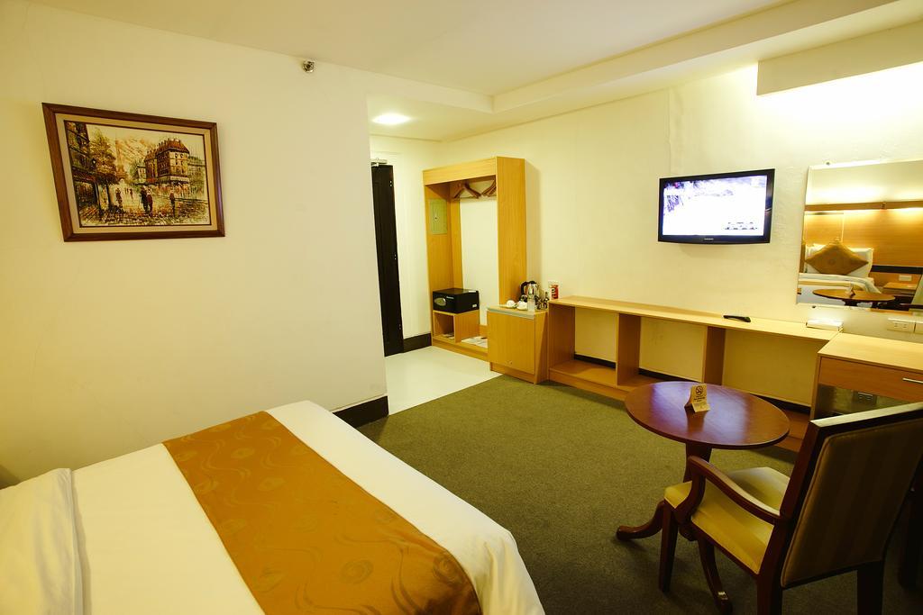 Big 8 Corporate Hotel Tagum Екстер'єр фото