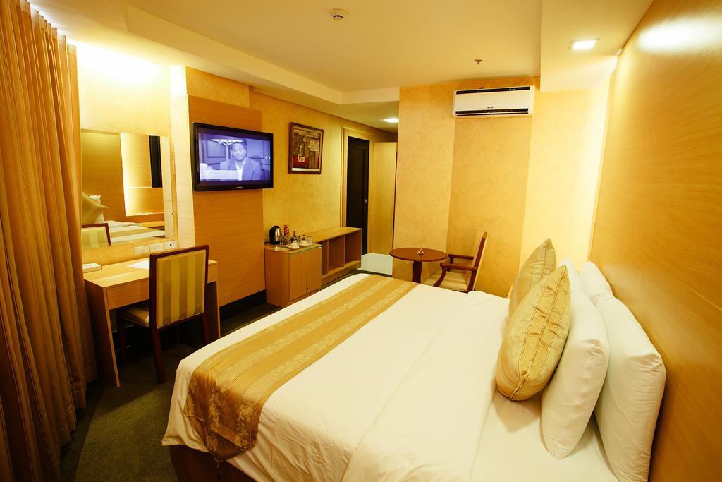 Big 8 Corporate Hotel Tagum Екстер'єр фото