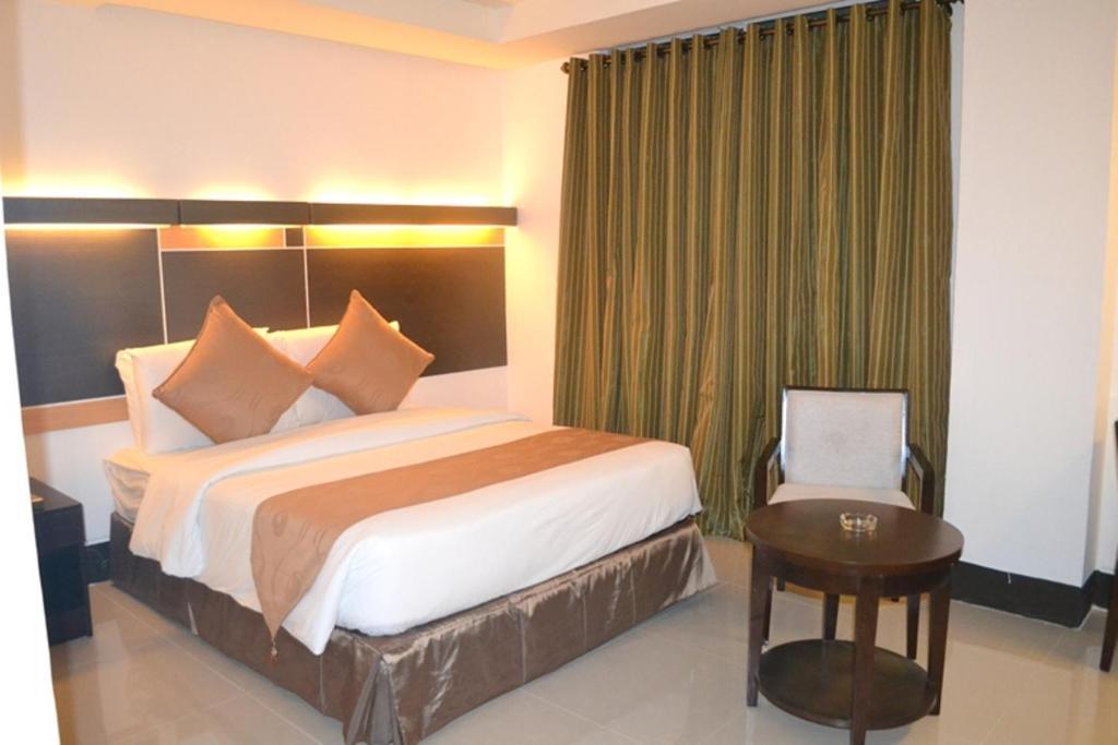 Big 8 Corporate Hotel Tagum Екстер'єр фото