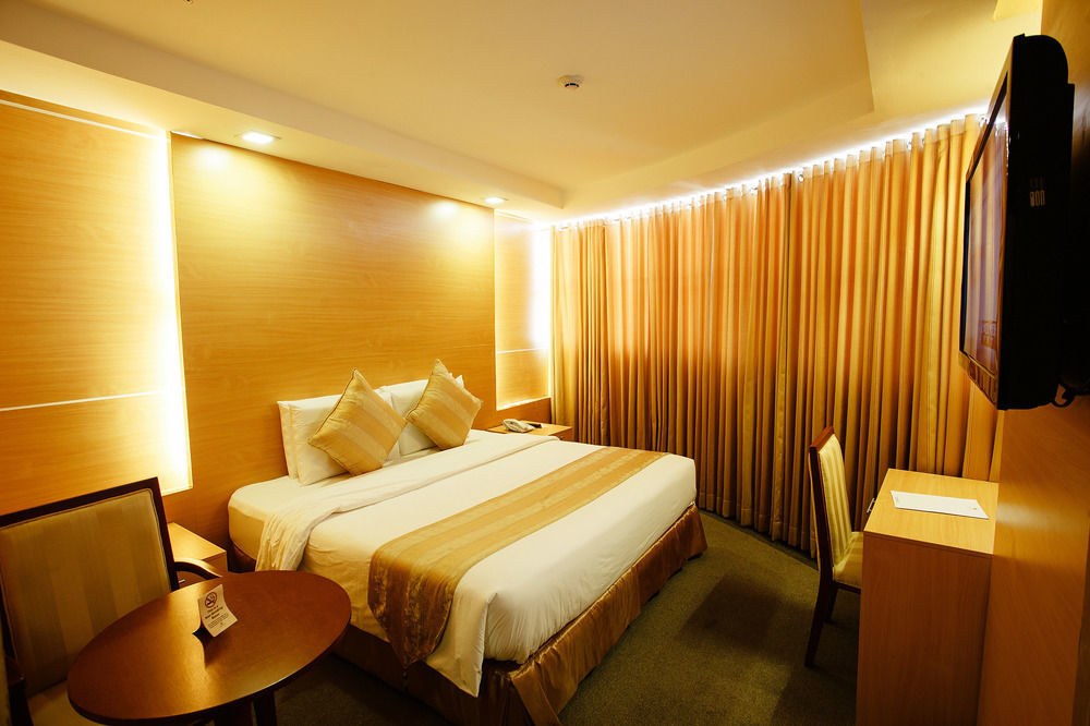 Big 8 Corporate Hotel Tagum Екстер'єр фото